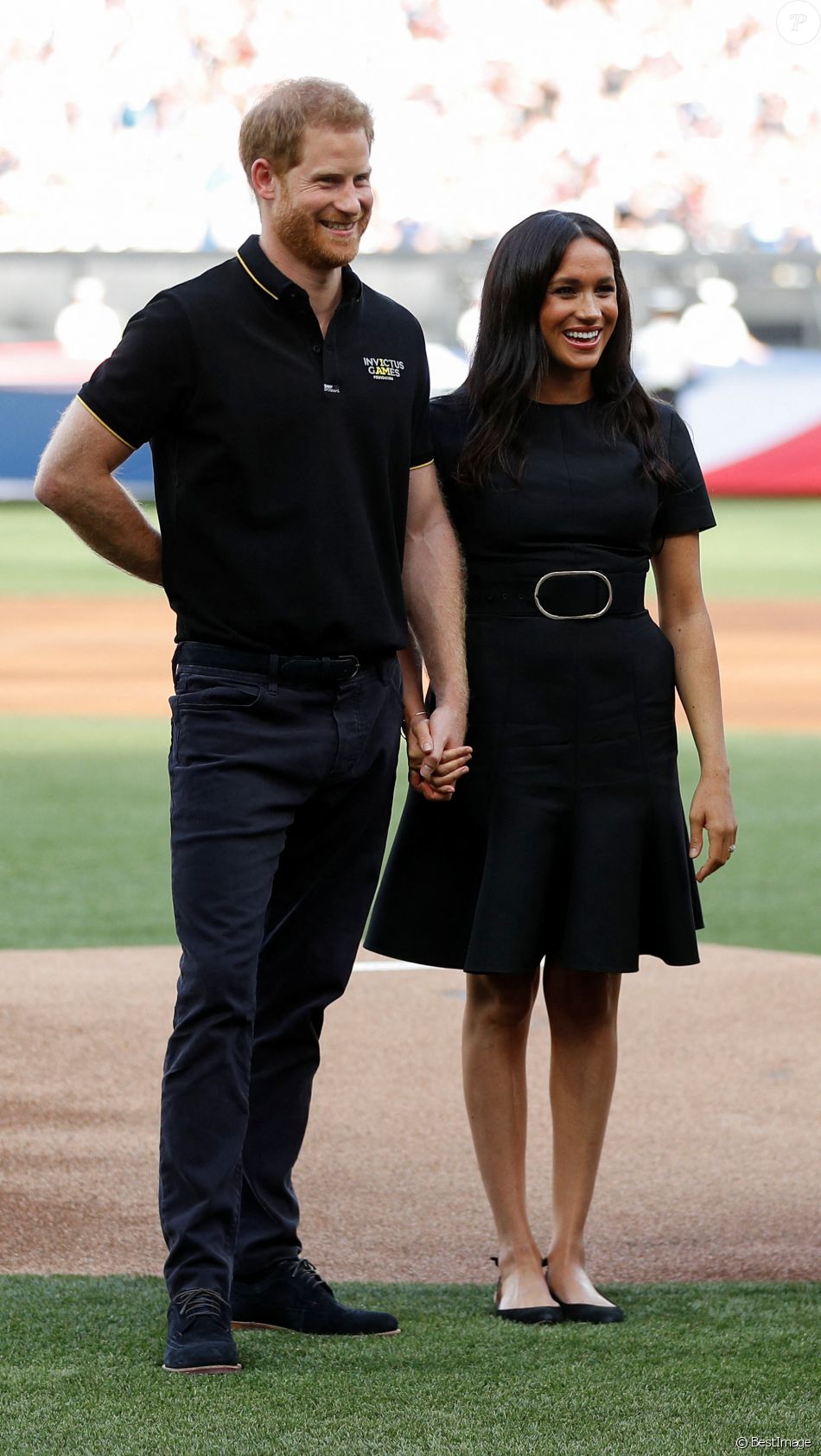 Le prince Harry, duc de Sussex, et Meghan Markle, duchesse de Sussex vont saluer les équipes de baseball "Boston Red Sox" et "New York Yankees" dans leurs vestiaires dans le cadre des Invictus Games 2019 au London Stadium. En cette occasion, le couple royal a reçu en cadeau pour leur fils Archie, un maillot floqué "Archie", de la part de chaque équipe, avant de rejoindre les tribunes pour assister au match. Londres, le 29 juin 2019.