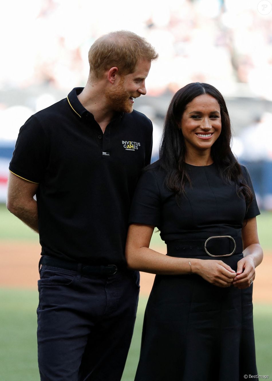 Le prince Harry, duc de Sussex, et Meghan Markle, duchesse de Sussex vont saluer les équipes de baseball "Boston Red Sox" et "New York Yankees" dans leurs vestiaires dans le cadre des Invictus Games 2019 au London Stadium. En cette occasion, le couple royal a reçu en cadeau pour leur fils Archie, un maillot floqué "Archie", de la part de chaque équipe, avant de rejoindre les tribunes pour assister au match. Londres, le 29 juin 2019.