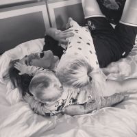 Antoine Griezmann à nouveau papa : sa femme Erika hilarante avec leur bébé, Alba