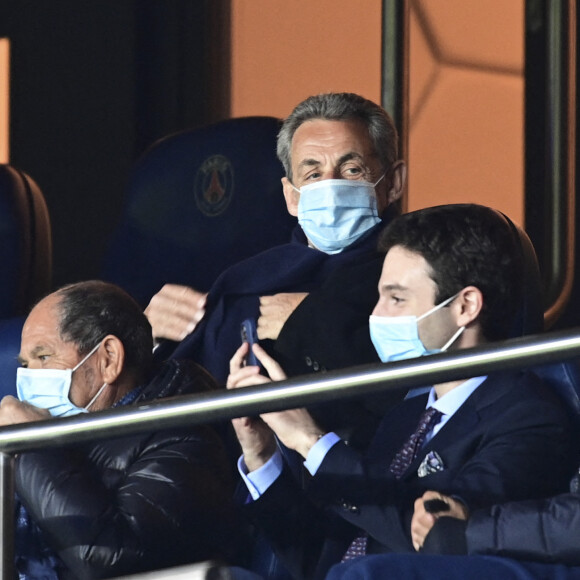 Nicolas Sarkozy dans les tribunes lors du match de quart de finale de la Ligue des Champions opposant le Paris Saint-Germain au Bayern Munich au Parc des Princes à Paris, le 13 avril 2021. © Jean-Baptiste Autissier/Panoramic/Bestimage