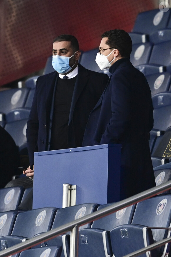 Maxime Saada, président du Directoire du Groupe Canal +, et Yousef Al Obaidly, directeur Général de beIN sports MEDIA GROUP, dans les tribunes lors du match de quart de finale de la Ligue des Champions opposant le Paris Saint-Germain au Bayern Munich au Parc des Princes à Paris, le 13 avril 2021. © Jean-Baptiste Autissier/Panoramic/Bestimage