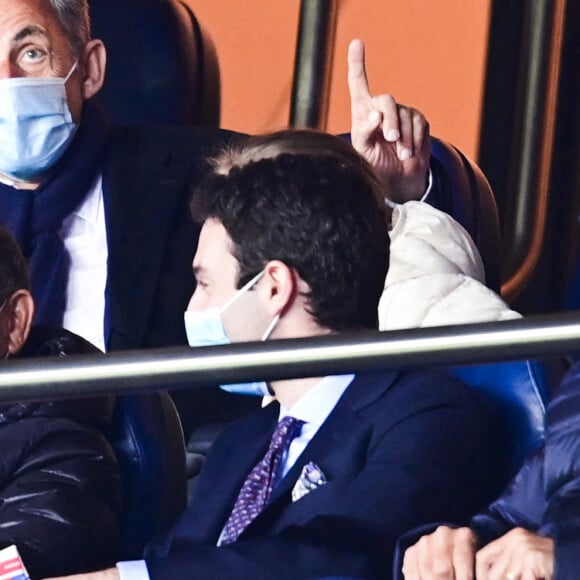 Nicolas Sarkozy dans les tribunes lors du match de quart de finale de la Ligue des Champions opposant le Paris Saint-Germain au Bayern Munich au Parc des Princes à Paris, le 13 avril 2021. © Jean-Baptiste Autissier/Panoramic/Bestimage