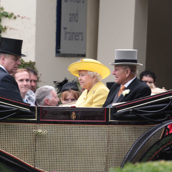 La reine Elisabeth II d'Angleterre, le prince Philip, duc d'Edimbourg, le prince Harry, le prince Andrew, duc d'York - La famille royale d'Angleterre à leur arrivée pour le 1er jour des courses hippiques "Royal Ascot". Le 14 juin 2016