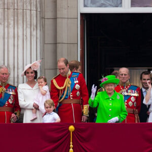 Camilla Parker Bowles, duchesse de Cornouailles, le prince Charles, Kate Catherine Middleton, duchesse de Cambridge, la princesse Charlotte, le prince George, le prince William, la reine Elisabeth II d'Angleterre, le prince Philip, duc d'Edimbourg, la comtesse Sophie de Wessex, le prince Andrew, duc d'York, Lady Louise Windsor, James Mountbatten-Windsor, la princesse Eugenie d'York - La famille royale d'Angleterre au balcon du palais de Buckingham lors de la parade "Trooping The Colour" à l'occasion du 90ème anniversaire de la reine. Le 11 juin 2016