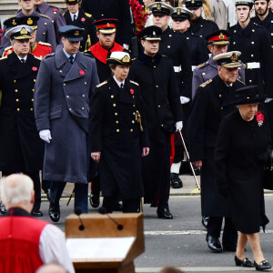 La reine Elisabeth II, le prince Philip, duc d'Edimbourg et le roi Willem-Alexander des Pays-Bas, Andrew, duc d'York, le prince Harry, le prince William - Cérémonie du souvenir durant le "Remembrance Day" au Cénotaphe de Whitehall à Londres en 2015.