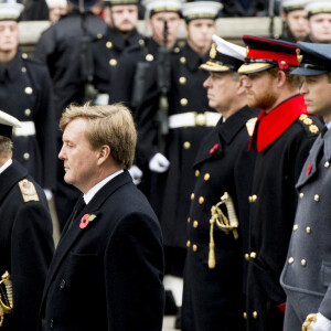 Le prince Philip, duc d'Edimbourg et le roi Willem-Alexander des Pays-Bas, Andrew, duc d'York, le prince Harry, le prince William - Cérémonie du souvenir durant le "Remembrance Day" au Cénotaphe de Whitehall à Londres, le 8 novembre 2015.