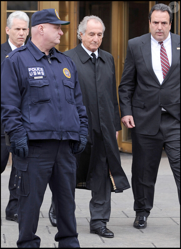 Bernard Madoff arrive à la Cour de justice de New York.