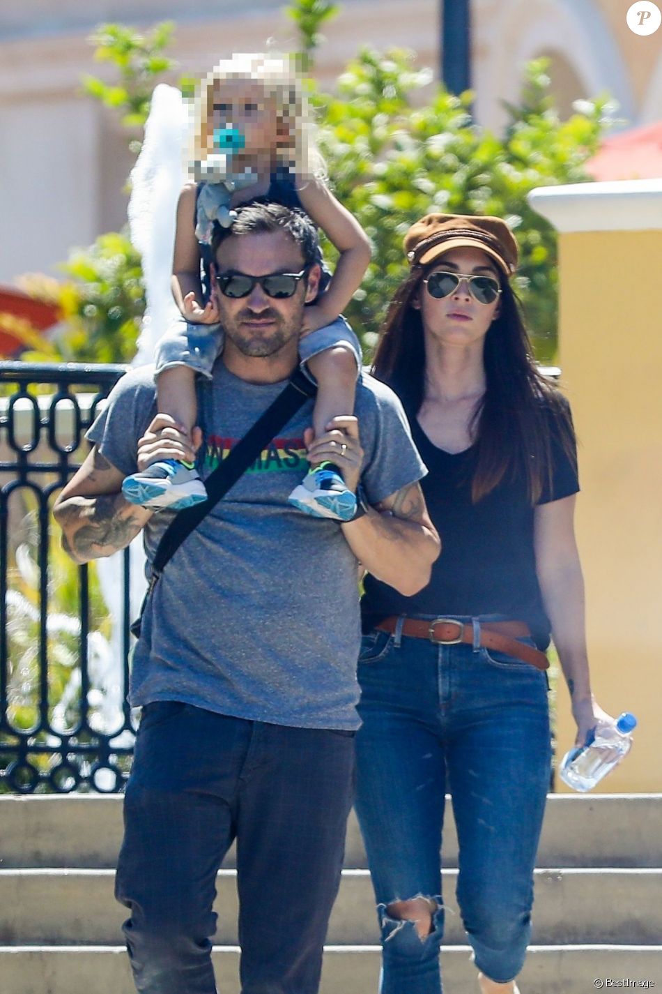Exclusif - Brian Austin Green, sa femme Megan Fox et leur fils Journey River sont allés déjeuner dans un restaurant à Calabasas. Le 16 août 2019.