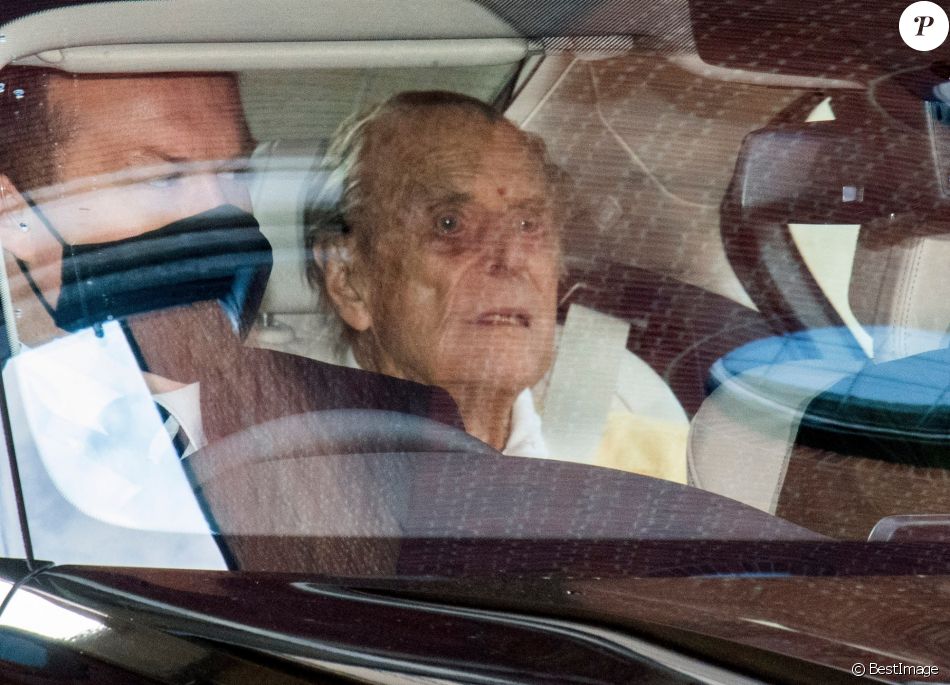 Le prince Philip, duc d'Edimbourg, quitte l'hôpital King Edward VII's Hospital Sister Agnes après un mois de soins à Londres le 16 mars 2021.
