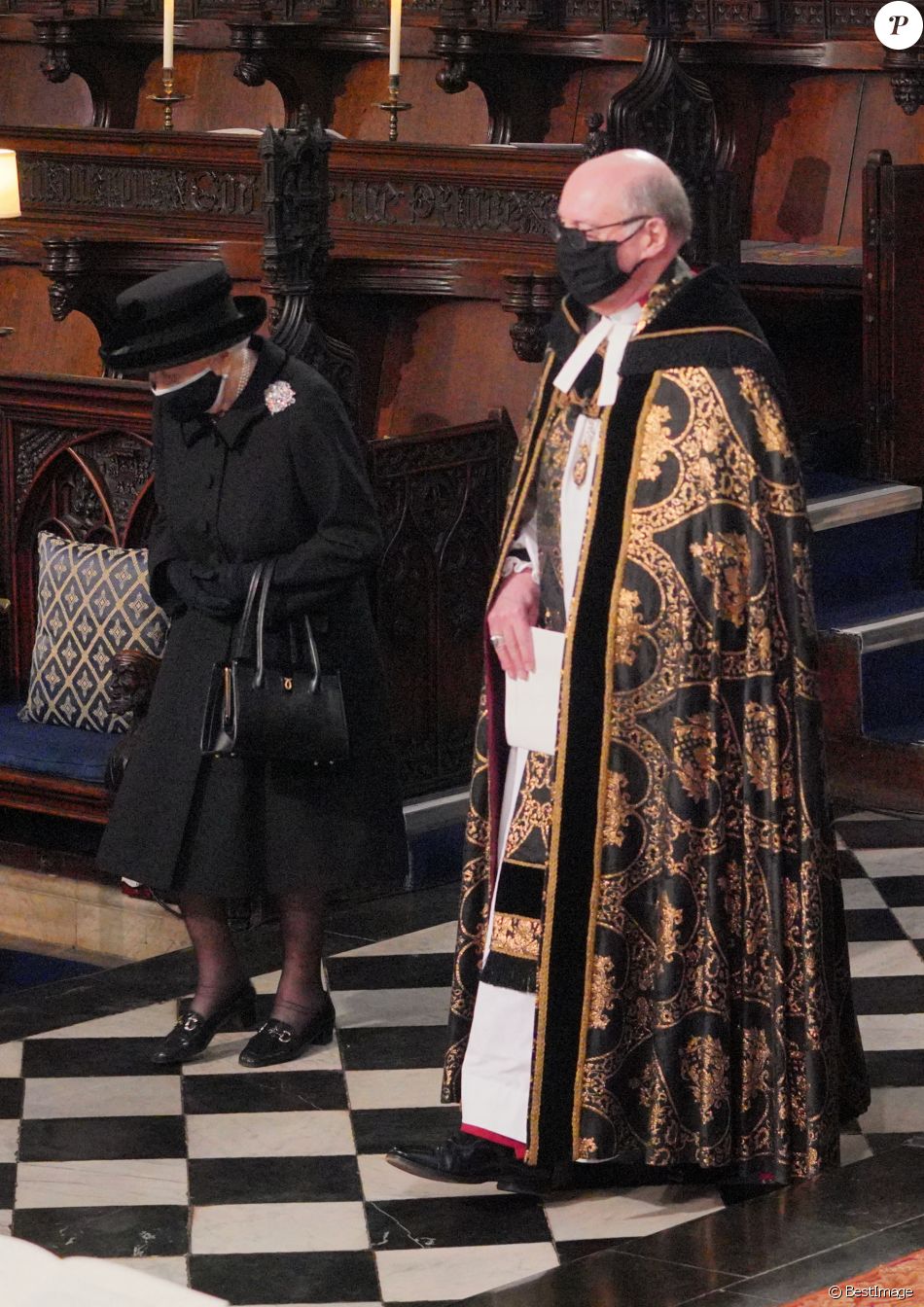 La reine Elisabeth II d'Angleterre et le doyen de Windsor - Funérailles du prince Philip, duc d'Edimbourg à la chapelle Saint-Georges du château de Windsor, Royaume Uni, le 17 avril 2021.