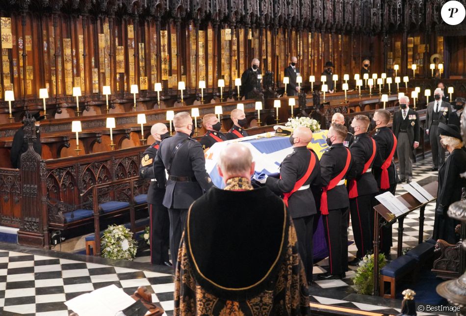 La reine Elizabeth II d'Angleterre - Funérailles du prince Philip, duc d'Edimbourg à la chapelle Saint-Georges du château de Windsor, Royaume Uni, le 17 avril 2021.
