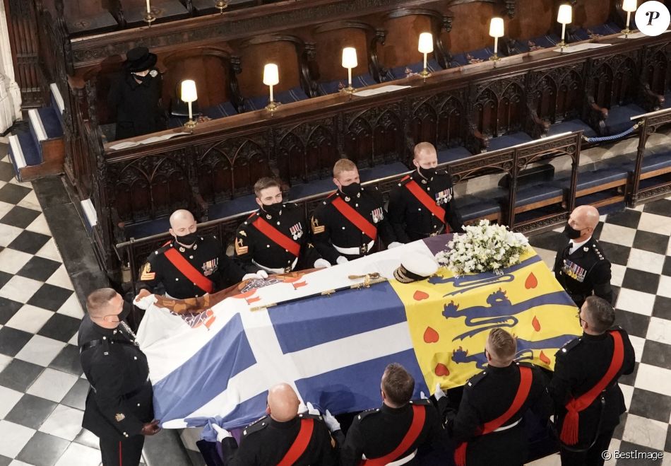 La reine Elizabeth II d'Angleterre - Funérailles du prince Philip, duc d'Edimbourg à la chapelle Saint-Georges du château de Windsor, Royaume Uni, le 17 avril 2021.