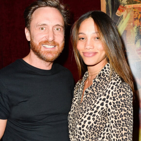 Exclusif - David Guetta et sa compagne Jessica Ledon - People en backstage du One-man-show de Ary Abittan sur la scène du Casino de Paris avec son spectacle "My story" à Paris le 3 novembre 2017. © Coadic Guirec/Bestimage 