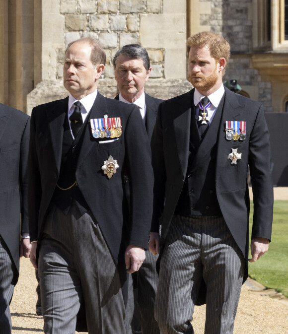 Le prince Edward, comte de Wessex, le prince Harry, duc de Sussex, Sir Timothy Laurence - Arrivées aux funérailles du prince Philip, duc d'Edimbourg à la chapelle Saint-Georges du château de Windsor, le 17 avril 2021. 