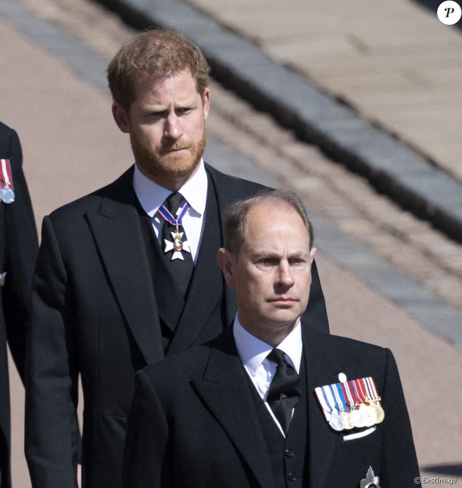 Le prince Harry, duc de Sussex, le prince Edward, comte de Wessex - Arrivées aux funérailles du prince Philip, duc d'Edimbourg à la chapelle Saint-Georges du château de Windsor, le 17 avril 2021.