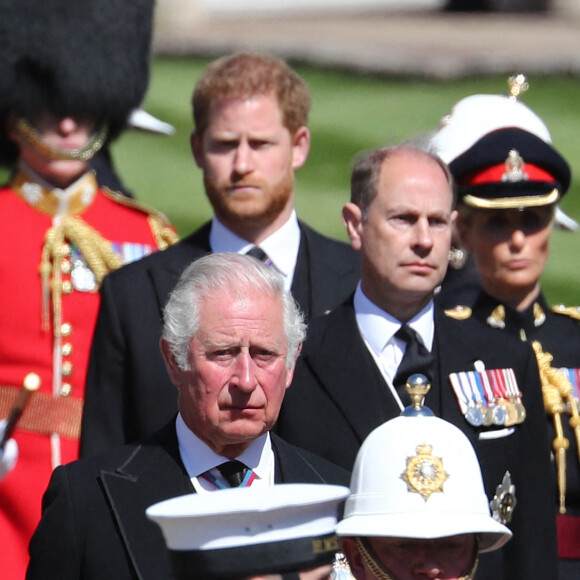 Le prince Charles, prince de Galles, le prince Edward, comte de Wessex, le prince Harry, duc de Sussex - Arrivées aux funérailles du prince Philip, duc d'Edimbourg à la chapelle Saint-Georges du château de Windsor, le 17 avril 2021. 