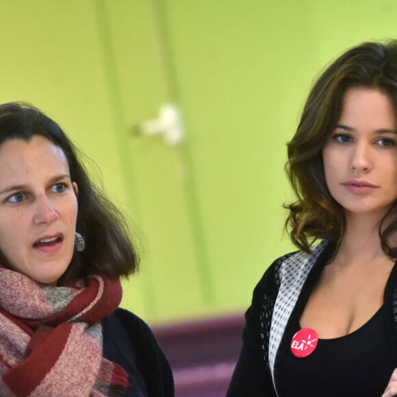 Exclusif - La comédienne Lucie Lucas lors de la lecture de la dictée ELA à l'école élémentaire Descarte de Asnière-sur-Seine, France, le 11 octobre 2016 pour le lancement officiel de la campagne nationale " Mets tes baskets et bats la maladie à l'école ". © Giancarlo Gorassini/Bestimage