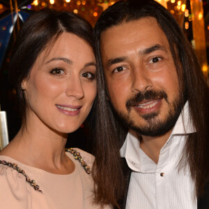 Moundir et sa femme Inès - Personnalités lors de la 10ème cérémonie des Globes de Cristal au Lido à Paris, le 13 avril 2015. 