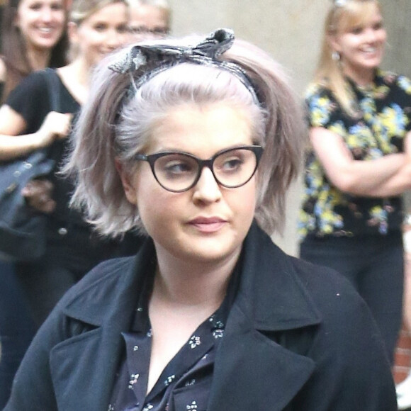 Kelly Osbourne attend sa voiture au valet parking de l'hôtel The Greenwich à New York, le 19 septembre 2018.