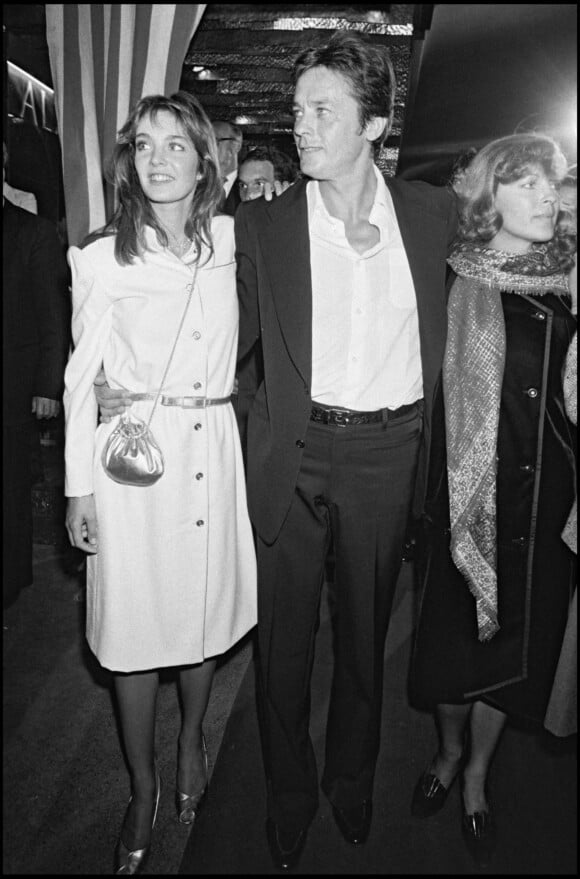 Anne Parillaud, Alain Delon et Romy Schneider lors de la première du film "Pour la peau d'un flic" à Paris en 1981. 