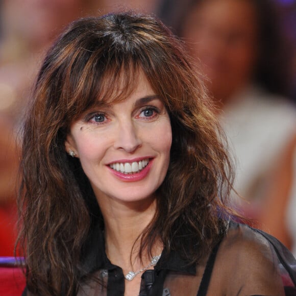 Anne Parillaud dans l'émission "Vivement dimanche" en 2012. 