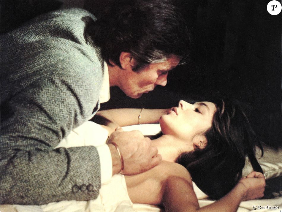 Alain Delon et Anne Parillaud sur le tournage du film "Pour la peau d'un flic" en 1981.