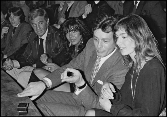 Alain Delon, Anne Parillaud, Jean-Paul Belmondo et Carlos Sotto Mayor à Paris en 1983. 