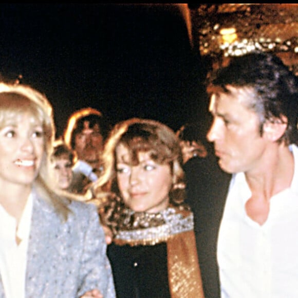 Anthony Delon, Mireille Darc, Romy Scheider, Alain Delon et Anne Parillaud à Paris en 1981 pour la sortie du film "Pour la peau d'un flic". 