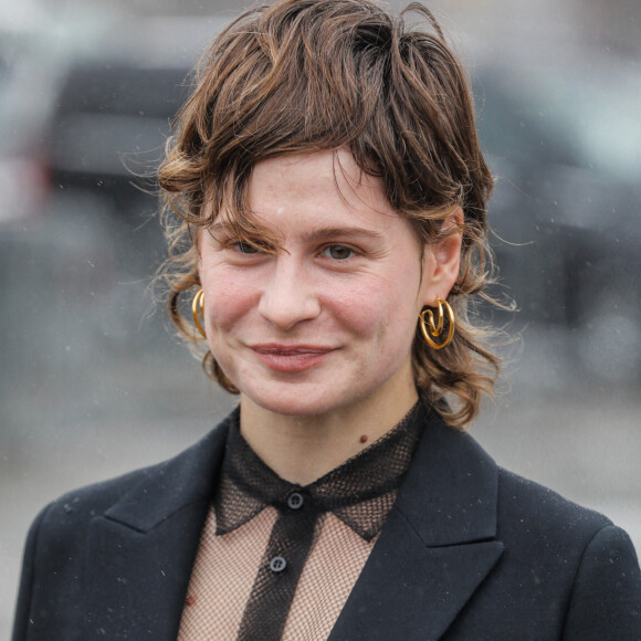 La chanteuse Héloise Letissier (Christine and the Queens) - Arrivées au défilé de mode prêt-à-porter printemps-été 2021 "Dior" au Jardin des Tuileries à Paris. Le 29 septembre 2020 © Christophe Clovis / Bestimage