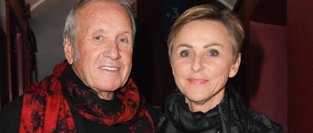 Clémentine Célarié revient sur le suicide de son compagnon... - Purepeople