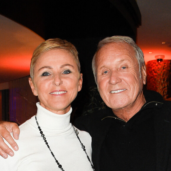 Yves Rénier et sa femme Karin - Inauguration du "Chalet les Neiges 1850" sur la terrasse de l'Hôtel Barrière Le Fouquet's à Paris le 27 novembre 2017. Lors de la soirée une partie de Boboules a été organisée. © Coadic Guirec/Bestimage