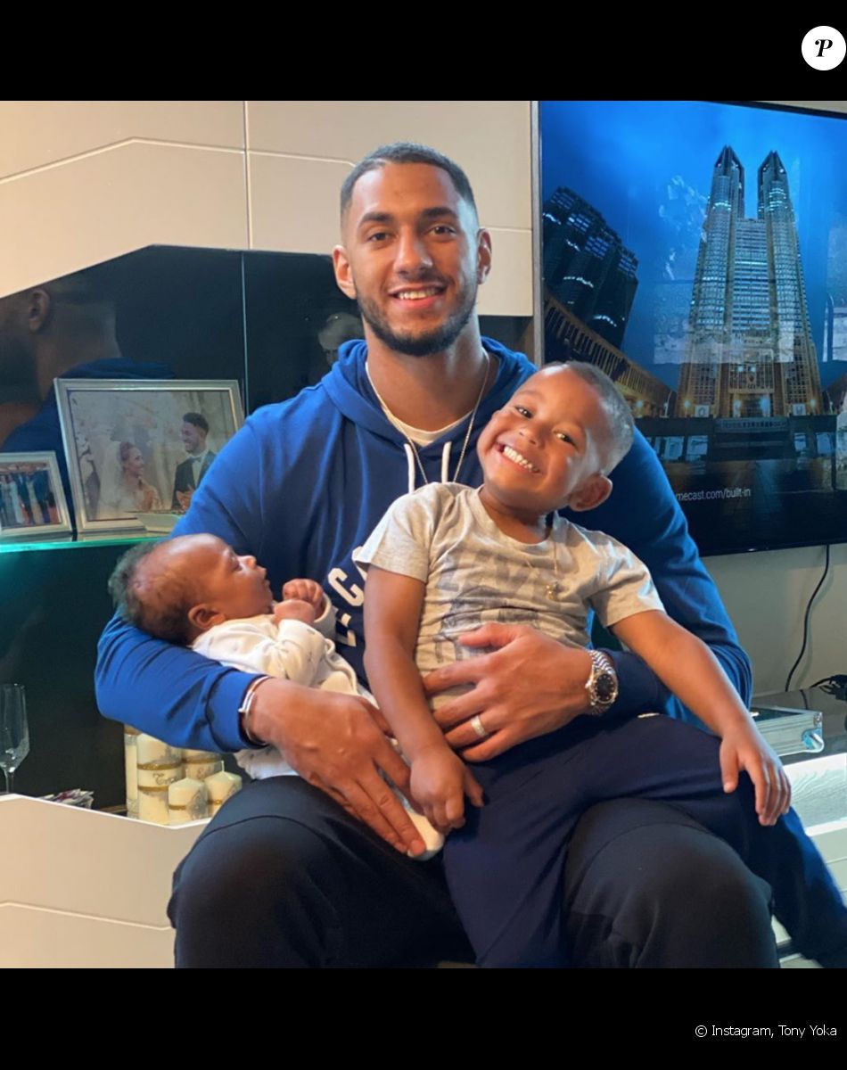 Tony Yoka et ses deux fils, Ali et Magomed. Juin 2020.