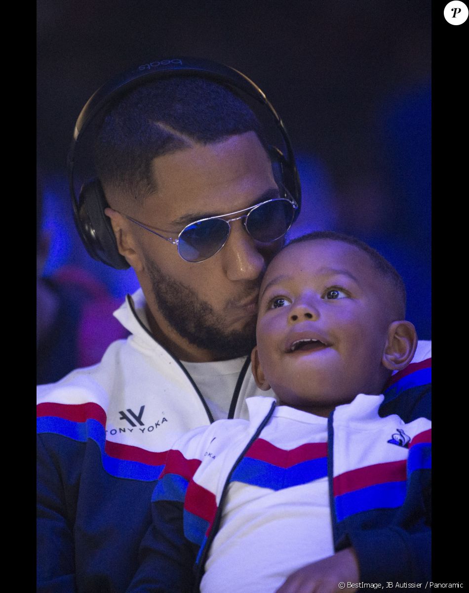 Tony Yoka en pleine concentration avec son fils Ali - People lors de la soirée de boxe à Paris La Défense Arena le 25 septembre 2020. © JB Autissier / Panoramic / Bestimage
