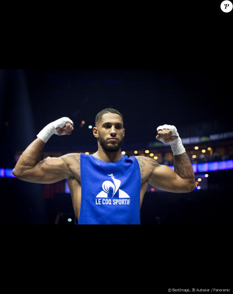Tony Yoka remporte son combat de boxe contre Johann Duhaupas dans la catégorie poids lourds dès le premier round à Paris La Défense Arena. © JB Autissier / Panoramic / Bestimage