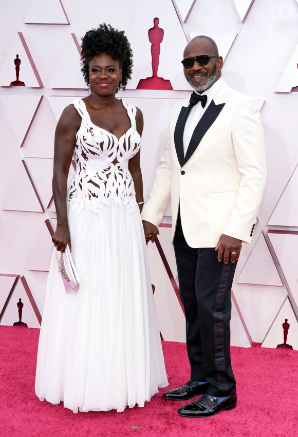 Viola Davis et son époux Julis Tennon assistent à la 93ème cérémonie des Oscars dans la gare Union Station à Los Angeles. Le 25 avril 2021.