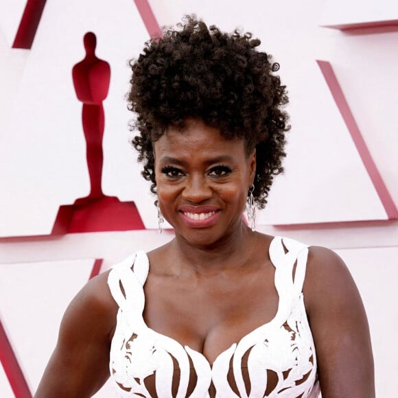 Viola Davis, habillée d'une robe Alexander McQueen, assiste à la 93ème cérémonie des Oscars dans la gare Union Station à Los Angeles. Le 25 avril 2021.