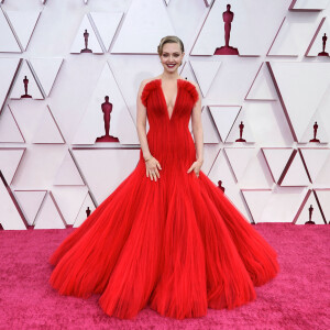 Amanda Seyfried, habillée d'une robe Giorgio Armani Privé et de bijoux Forevermark, assiste à la 93ème cérémonie des Oscars dans la gare Union Station à Los Angeles. Le 25 avril 2021.
