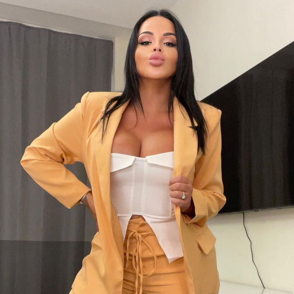 Sarah Fraisou divorcée de son compagnon Ahmed, elle réagit à son rapprochement avec une autre candidate de télé-réalité - Instagram