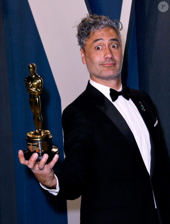 Taika Waititi, lauréat du prix Scénario adapté pour "Jojo Rabbit", lors de la soirée Vanity Fair après la 92ème cérémonie des Oscars 2020 au Wallis Annenberg Center for the Performing Arts à Los Angeles, le 9 février 2020. © Imagespace via ZUMA Wire/Bestimage