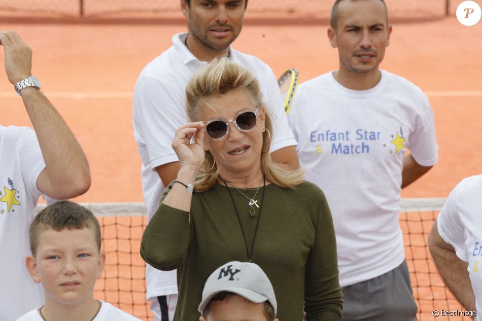 Sheila - Journée de l'association "Enfant Star & Match" au Tennis de la Roseraie à Antibes le 8 juillet 2016.