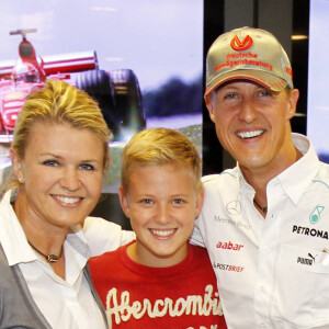 Corinna, Michael et leur fils Mick Schumacher à Stuttgart Nuerburgring en Allemagne le 1 septembre 2012.