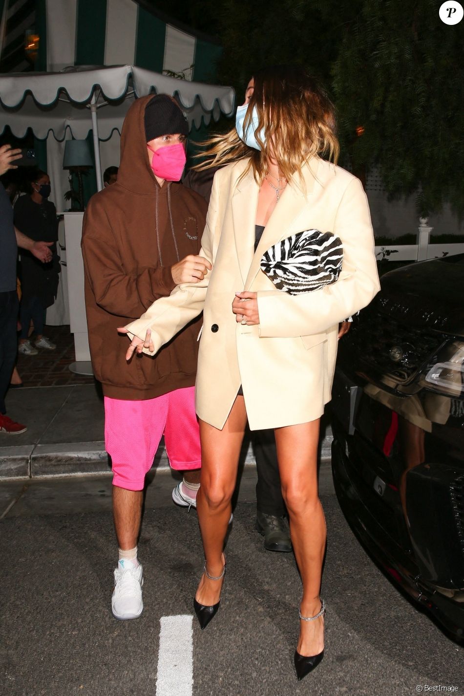 Justin Bieber et sa femme Hailey (Baldwin) quittent le Bungalow à West Hollywood le 31 mars 2021.