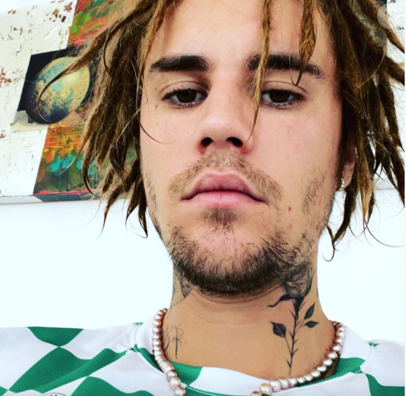 Justin Bieber dévoile sa nouvelle coupe de cheveux sur Instagram.