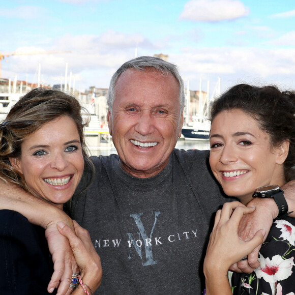 Exclusif - Yves Rénier pose avec ses deux filles Samantha et Lola lors du festival international du film de La Rochelle © Patrick Bernard/Bestimage 