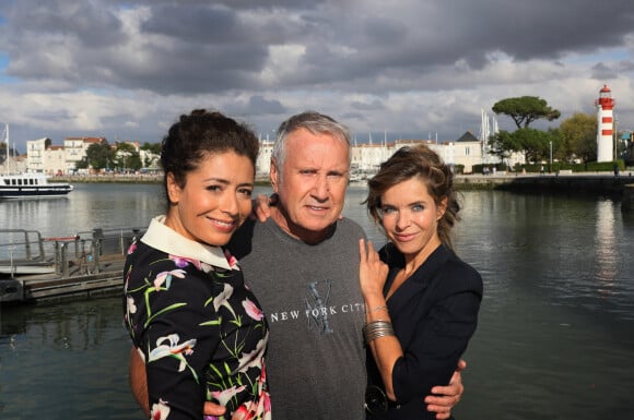 Exclusif - Yves Rénier pose avec ses deux filles Samantha et Lola lors du festival international du film de La Rochelle, France, le 13 septembre 2018. © Patrick Bernard/Bestimage 