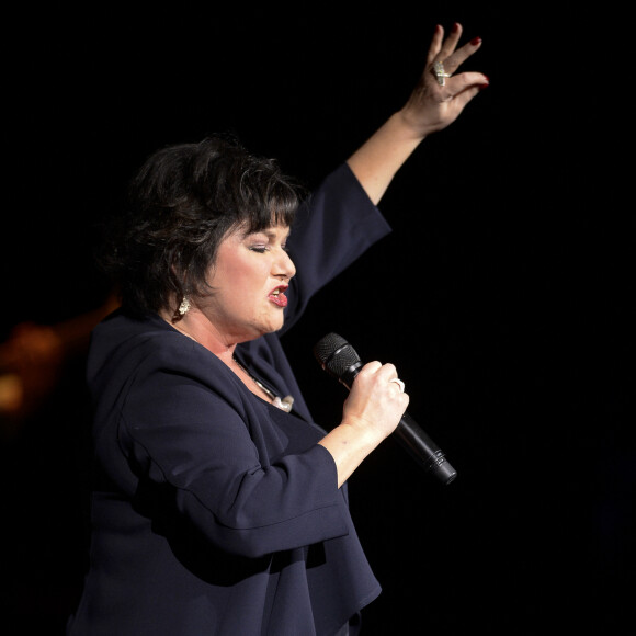 Archives - Concert de Maurane aux Folies Bergères à Paris. Le 19 mai 2015.