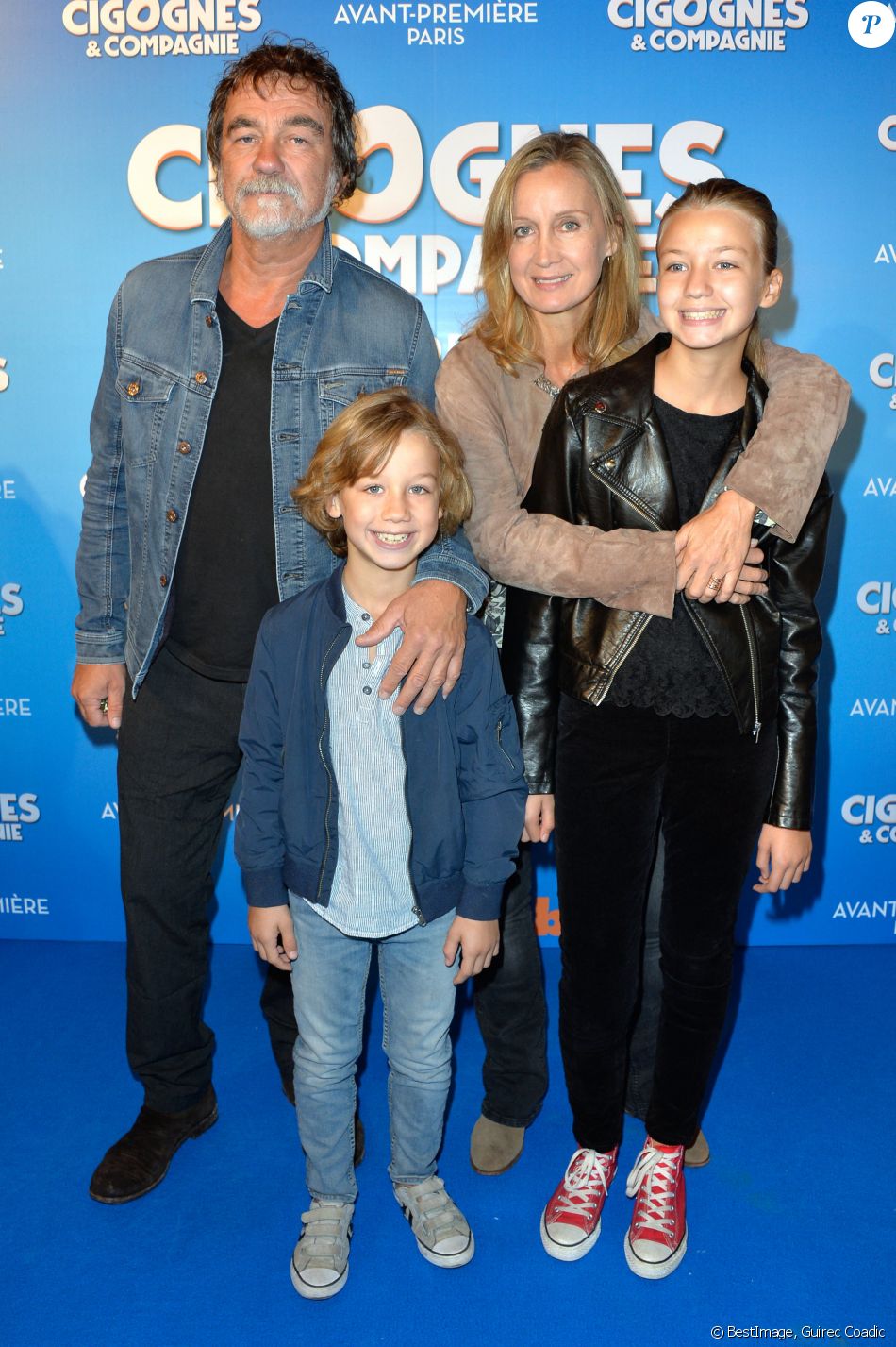 Olivier Marchal avec sa femme Catherine et leur enfant Basile et Ninon à l'avant-première de "Cigognes & Compagnies" au cinéma Gaumont Opéra à Paris, le 25 septembre 2016. © Guirec Coadic/Bestimage