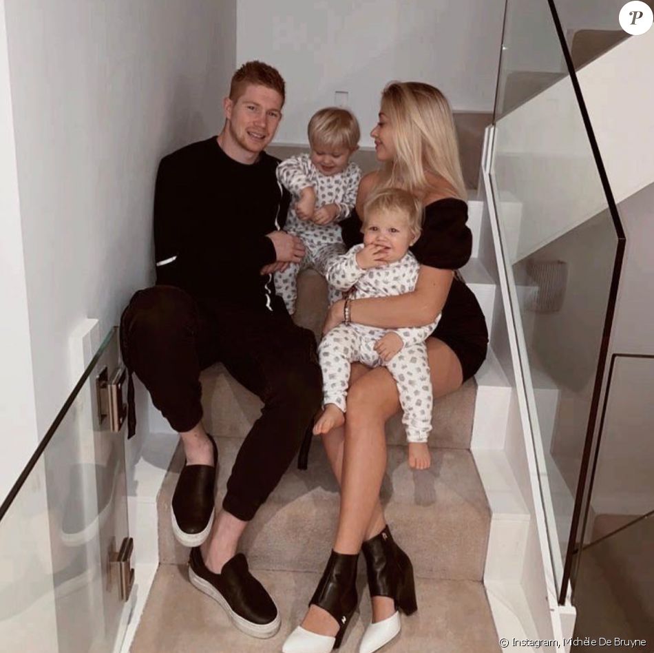Kevin De Bruyne, son épouse Michèle et leurs deux fils, Mason et Rome. Décembre 2019.
