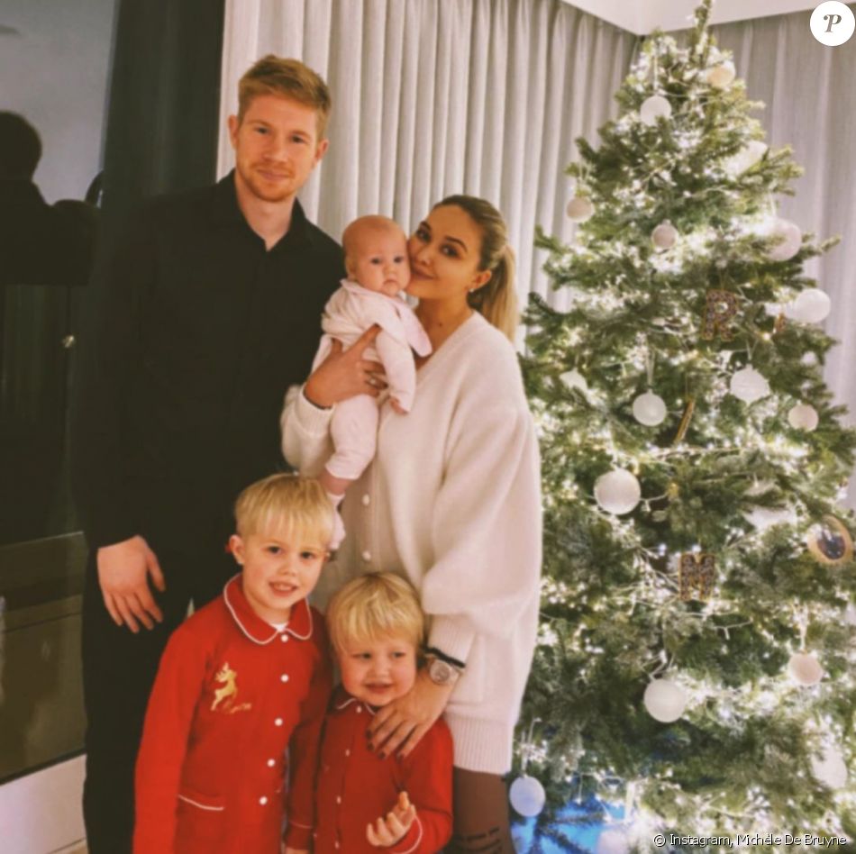 Kevin De Bruyne, son épouse Michèle et leurs trois enfants, Mason, Rome et Suri. Décembre 2020.