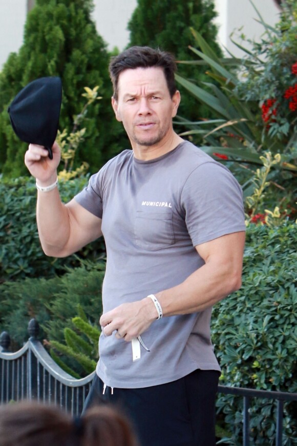 Exclusif - Mark Wahlberg quitte la salle de gym "F45" à Los Angeles, le 2 février 2020.